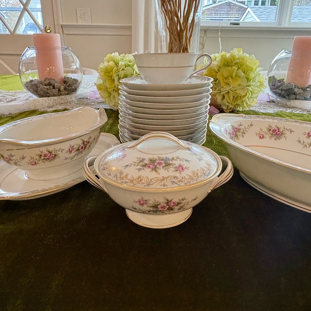 Elegant Floral Dinnerware Set